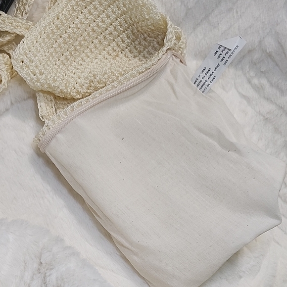 Cream Crochet Crossbody Bag with Flap Closure - Picture 4 of 9